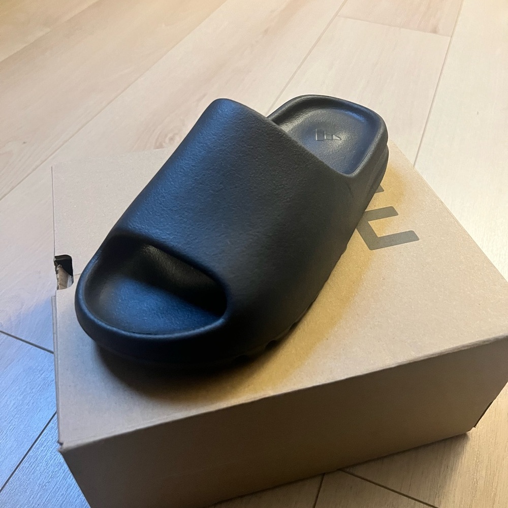 Yeezy Black Slide Sandals - Picture 5 of 5